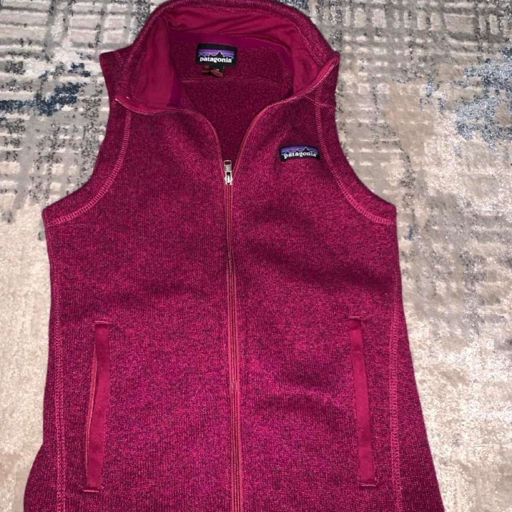 Patagonia raspberry fleece vest in XXS